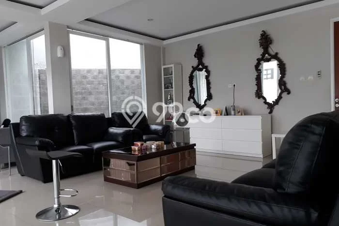 Rumah Elit LB 212m2 Siap Pakai Desain Elegan di Taman Meruya, Jakarta Barat Rumah Elit LB 212m2 Siap Pakai Desain Elegan di Taman Meruya, Jakarta Barat
